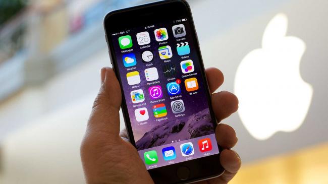 Как Apple выбирает обои для iPhone и где их берет