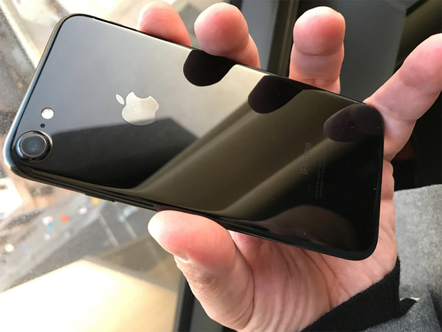 Apple поделилась деталями об "iPhone 8"