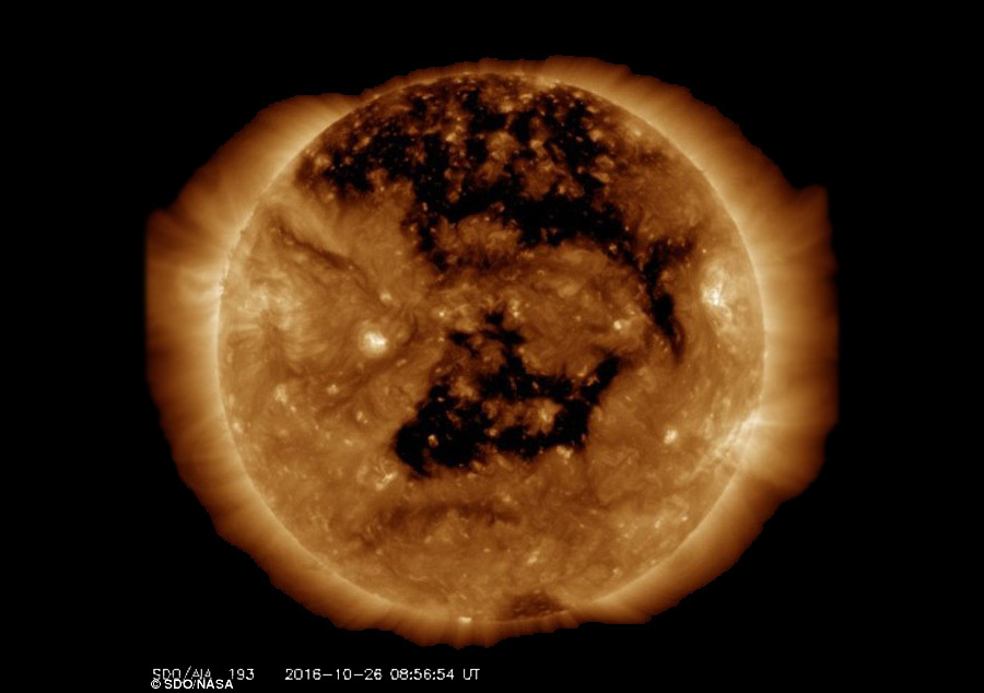 На Солнце появилась огромная «дыра», которая видна с Земли