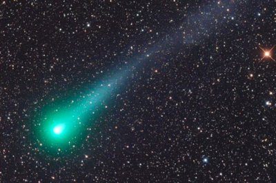 Загадочная зеленая комета приближается к Земле