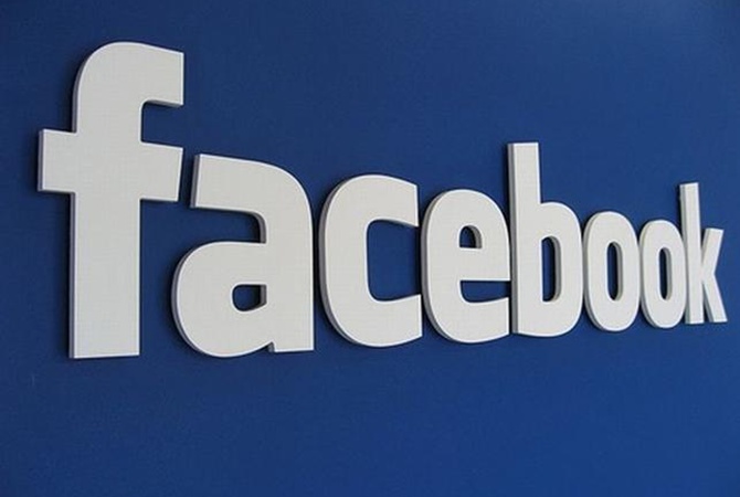 "Фейсбук" потребовал от российской компании отдать домен