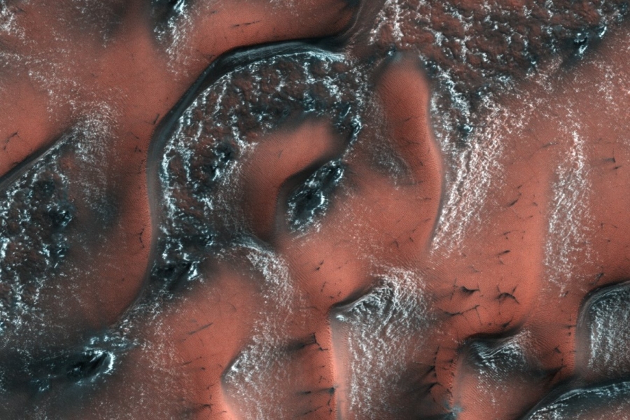 NASA обнаружило на Марсе огромные запасы воды