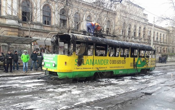 В центре Одессы полностью сгорел трамвай: подробности инцидента