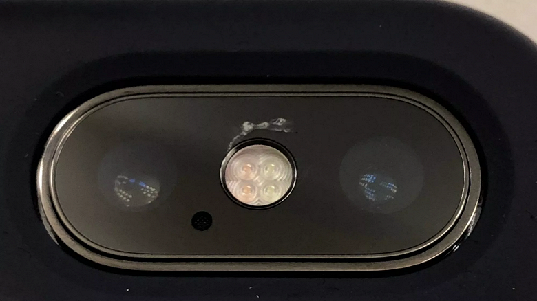 Новая проблема iPhone X: Трескается стекло на камере