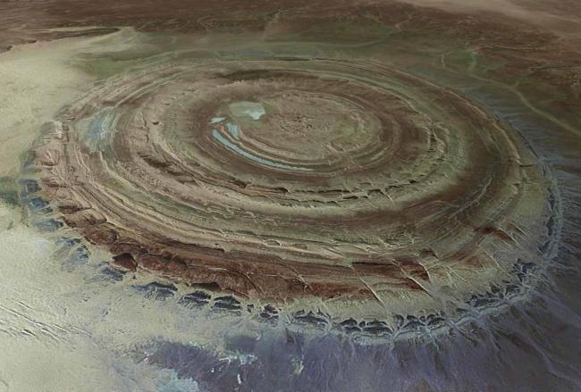 Глаз Сахары": Вулкан, эрозия почвы или кратер метеорита?