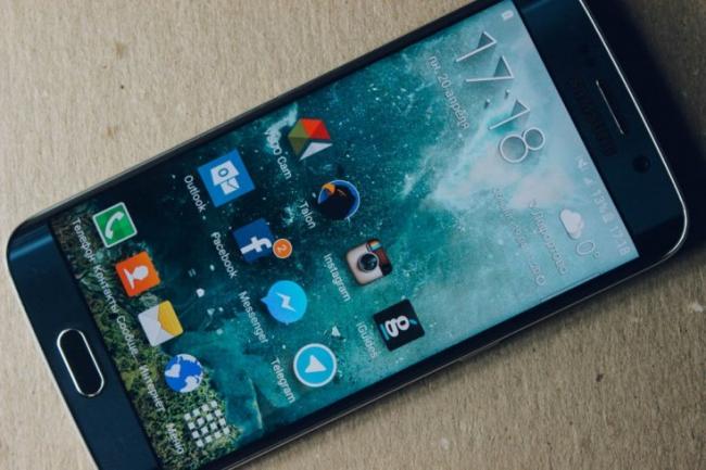Samsung готовит еще один смартфон с изогнутым экраном