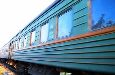 Теперь повестки вручают даже в поездах: видеофакт из поезда Киев-Ужгород (видео)