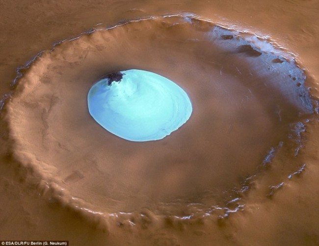 Загадочная воронка была обнаружена на Марсе
