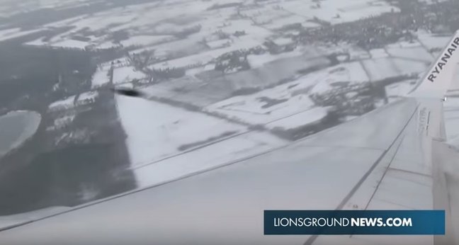 Пассажир Ryanair заснял НЛО в опасной близости от самолета