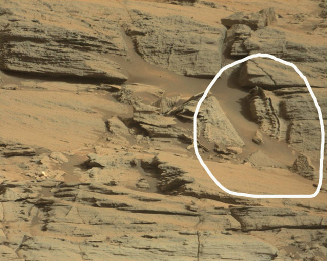 Ровер Curiosity заснял на Марсе скелет