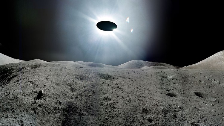 Охотники за НЛО нашли секретный космический корабль США на 50-летнем снимке Луны