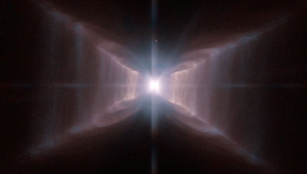 «Хаббл» сфотографировал в космосе загадочный красный квадрат