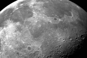 Добывают ископаемые: ученые заметили следы деятельности инопланетян на Луне