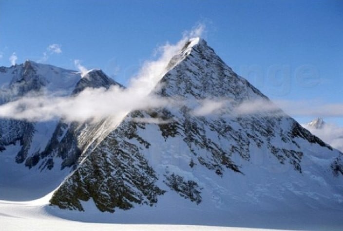 Переворот в истории: В Антарктиде обнаружены огромные древние пирамиды