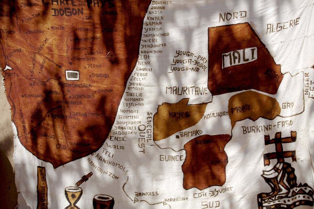 Карта нагорья Бандиагара - земли догонов, выполненная на куске холста / ©Alamy