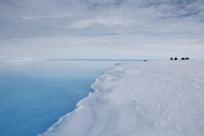 Из-за глобального потепления в Антарктиде возникли "кратеры"