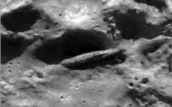 NASA засняло на Луне обломки инопланетного корабля