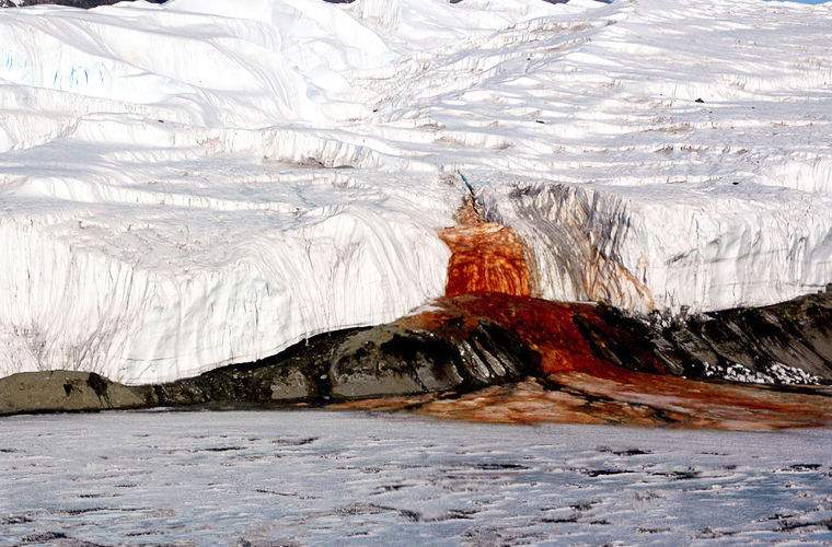 Ученые раскрыли тайну Кровавого водопада в Антарктиде