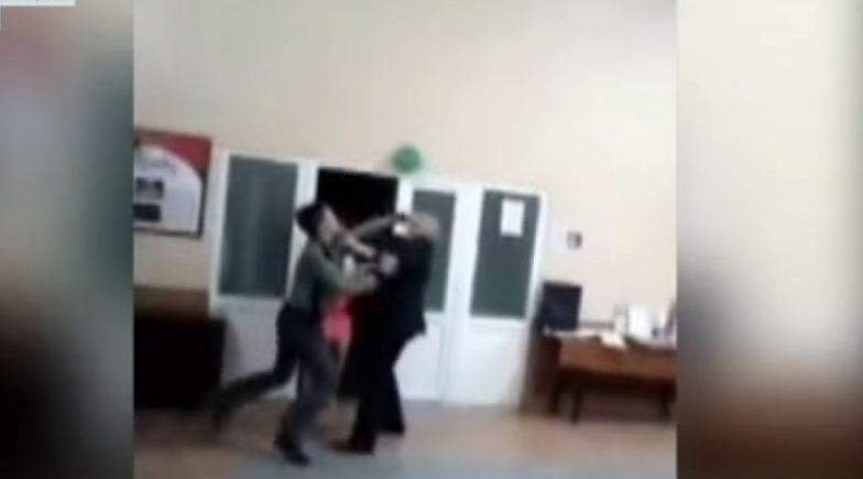 Директора спортивной школы в Краматорске избили прямо перед учениками