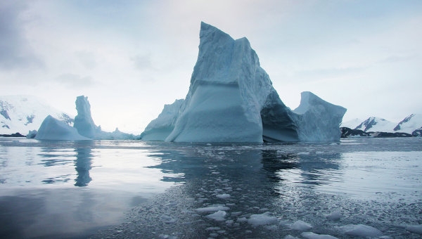 В Антарктиде возникнет супер-айсберг