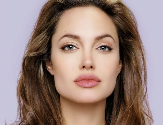 Роскошный особняк Анджелины Джоли (видео)