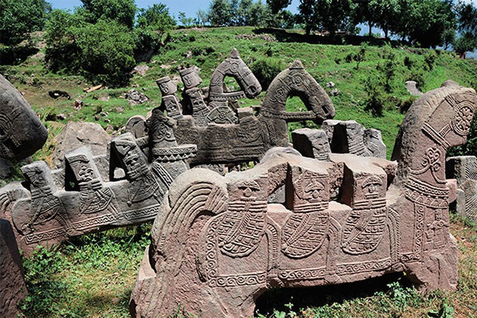 В Гималаях обнаружили необъяснимые мифические скульптуры, которые могли сделать пришельцы