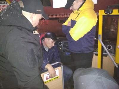 Под Киевом ветераны АТО дали урок вежливости водителю маршрутки