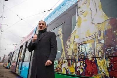 Кличко проехался на новом трамвае по Киеву