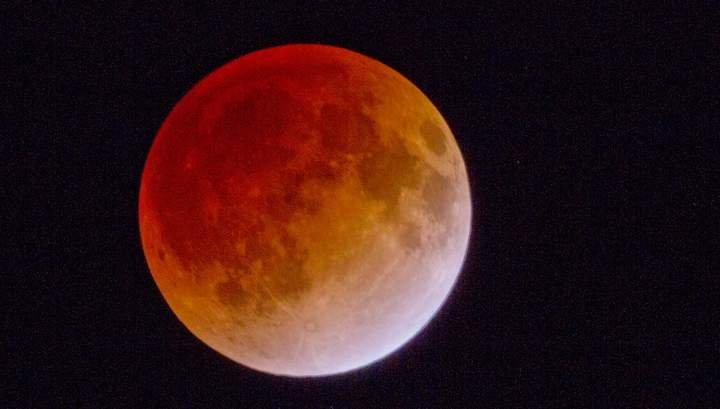 Предсказано самое длинное кровавое лунное затмение