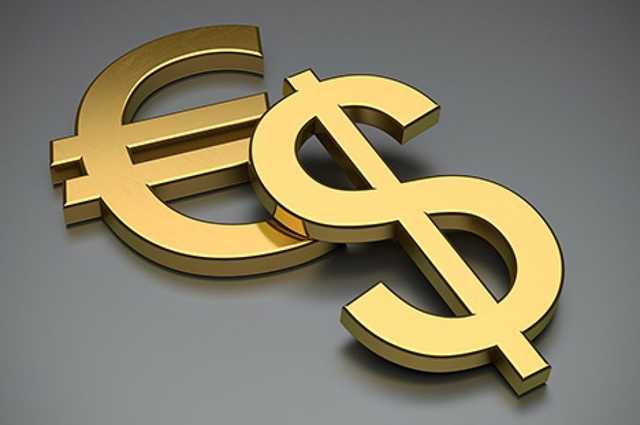 Евро упал ниже $1,13 впервые более чем за год