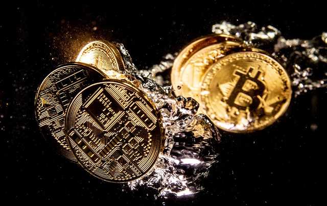 Bitcoin впав нижче $6 тисяч, а крипторинок втратив чверть вартості