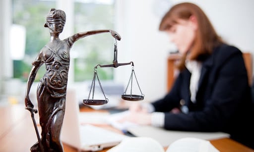 Допомога юриста онлайн: як скористатися і де шукати