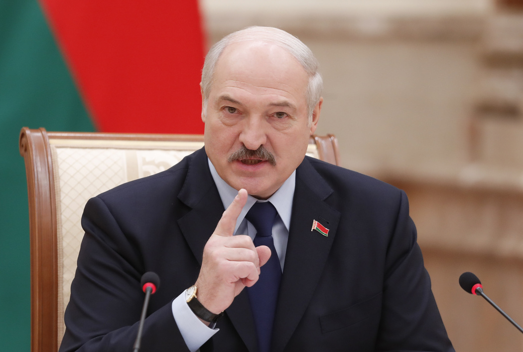 Нет хлеба — ешь печеньки: сети повеселил совет Лукашенко безработным