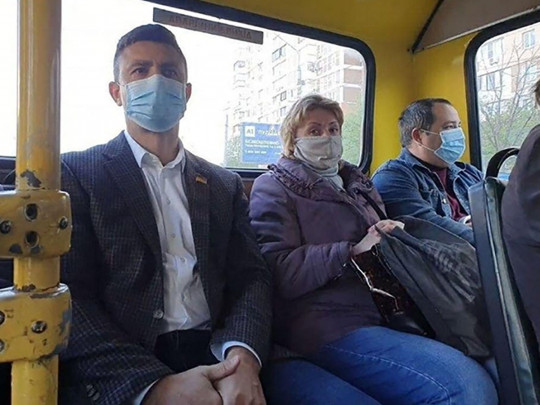 "Напротив "Велюра" остановите": фото Тищенко в маршрутке вызвало насмешки в сети