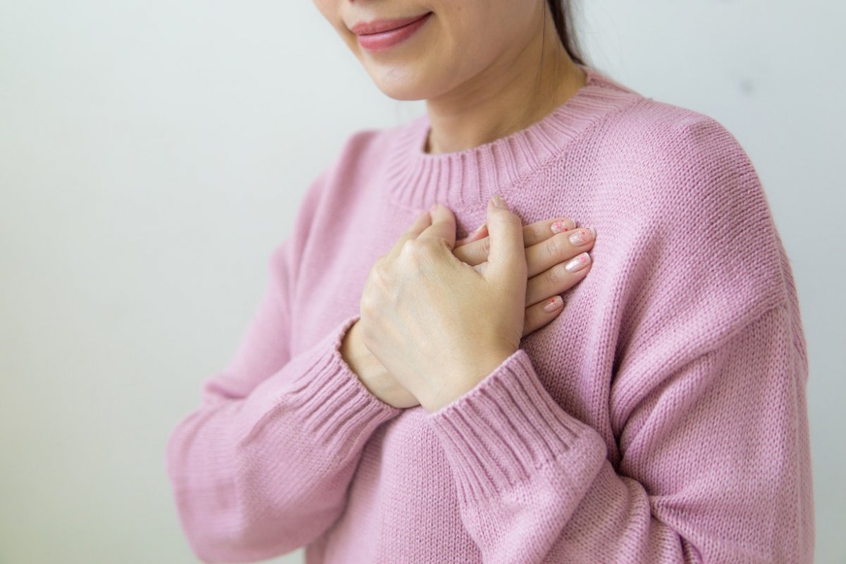 Гипертония: ранними симптомами могут быть боль в груди или стук в ушах