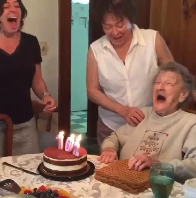 102-летняя бабушка стала звездой Instagram (ВИДЕО)
