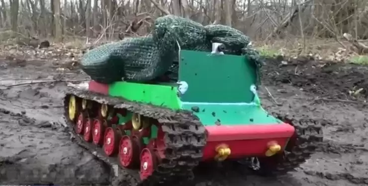 Росіяни хочуть знищувати Abrams та Leopard іграшковими \"танками\" з Китаю (ВІДЕО)