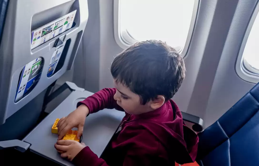 Цілих 90 хвилин: чоловік дозволив дитині кричати в літаку, щоб позлити пасажира 