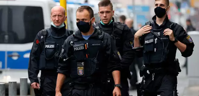 У Франкфурті поліція помилково затримала стриптизера зі «штурмовою гвинтівкою»