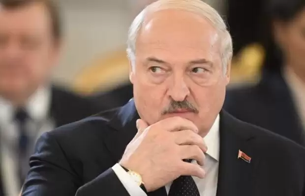 Лукашенко зазнав незручності на обіді з комбайнерами через заупокійні чашки