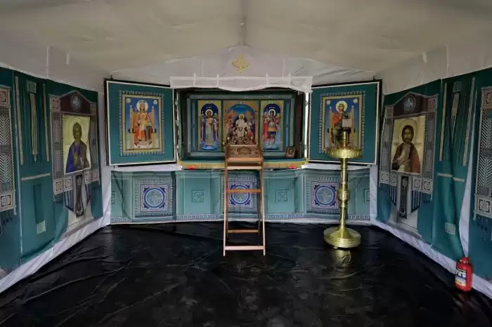 Середньовіччя вже тут: на російській виставці показали надувний храм РПЦ (ФОТО)