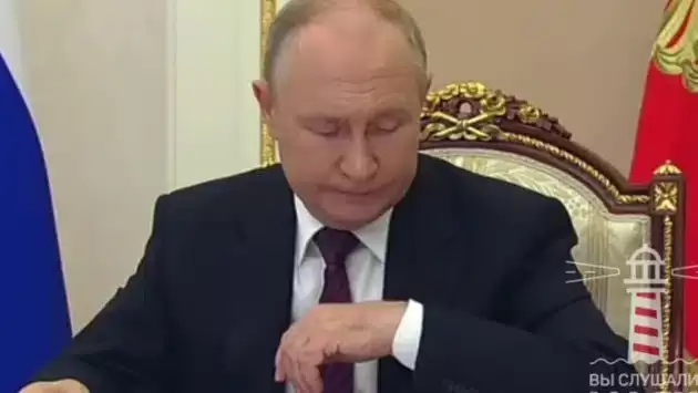 Зовсім поганий став: Путін вкотре осоромився, переплутавши ліву руку з правою (ВІДЕО)