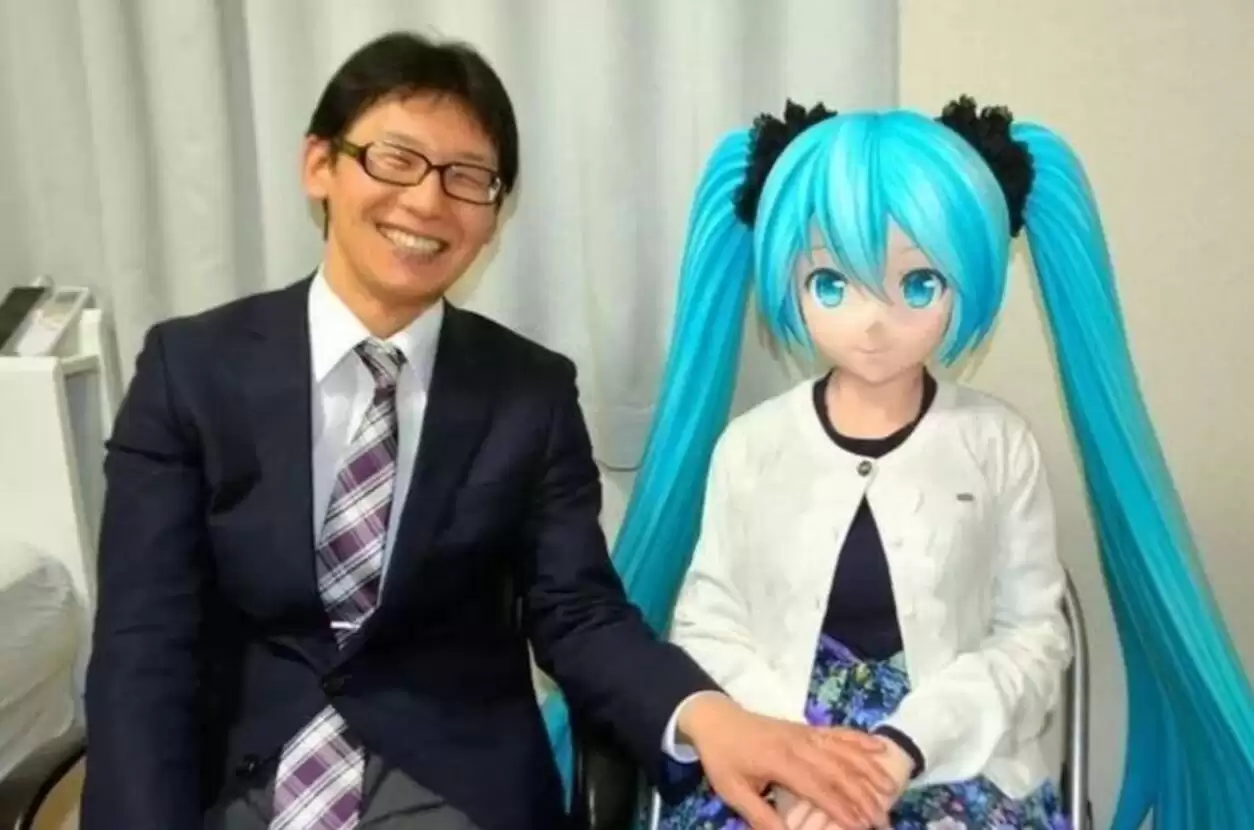 40-річний японець одружився з лялькою-аніме: фото щасливої \"пари\" (фото)