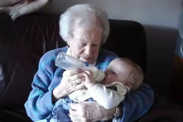 Найстаріша бабуся у світі: у скільки років народився перший онук рекордсменки