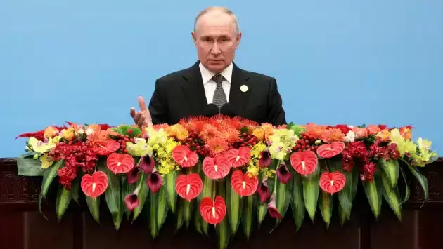 “Прибрав за собою”: у мережі регочуть над “ядерними валізами” Путіна (фото)